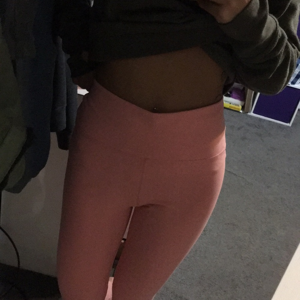 High wasted gym leggings!!! Medium - Picture 4 of 5